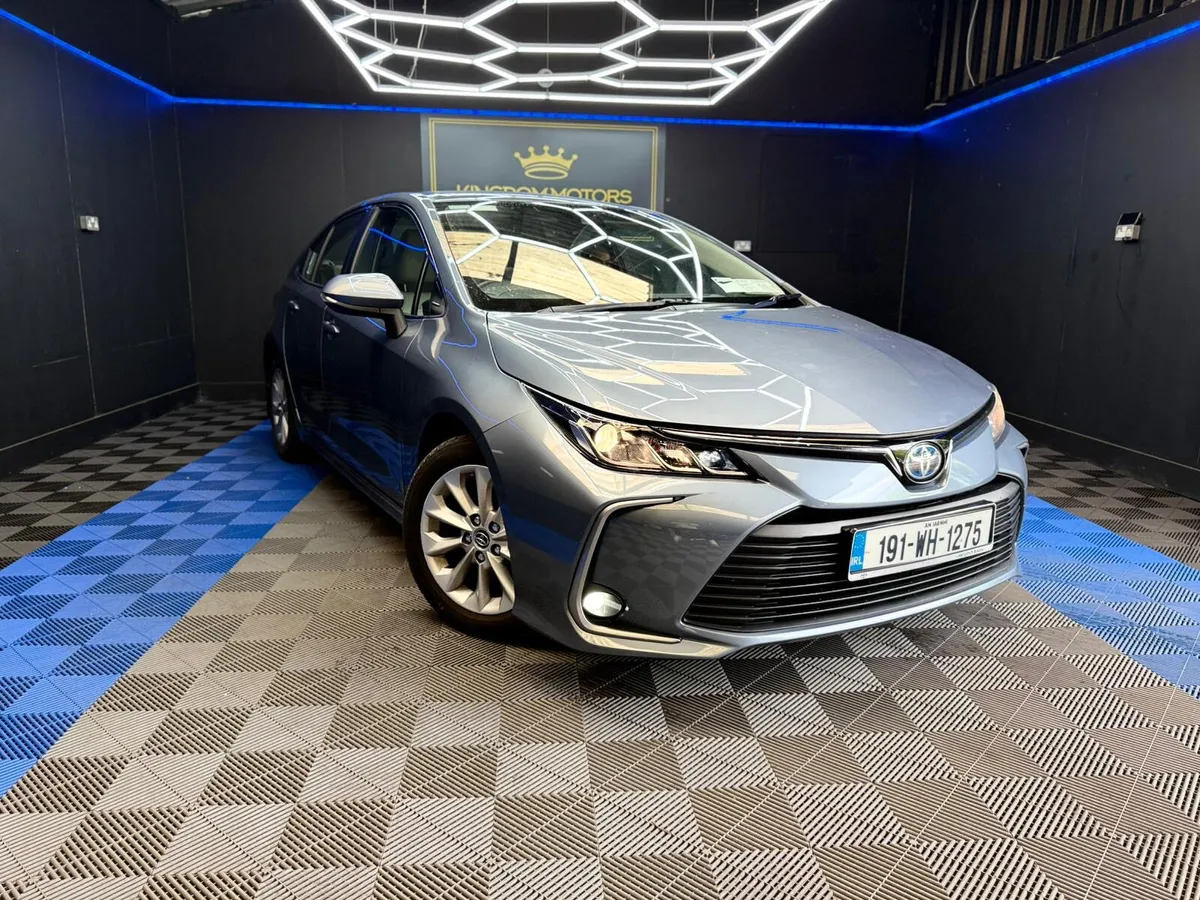 Toyota Corolla,AUTOMATIC,Petrol-hybrid - Image 1