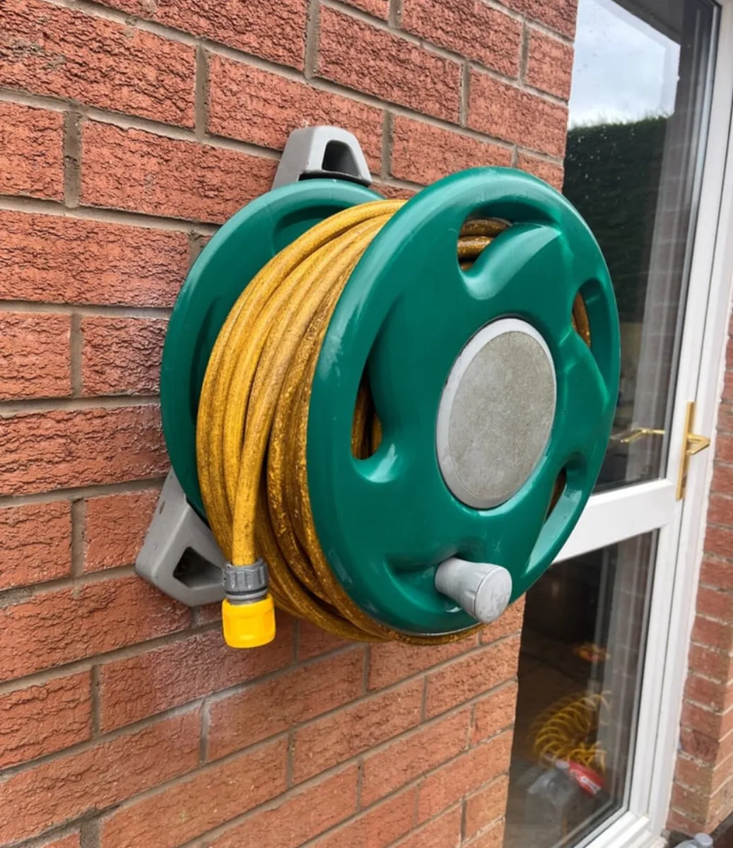 Wall mounted Hozelock reel and hose - Image 1