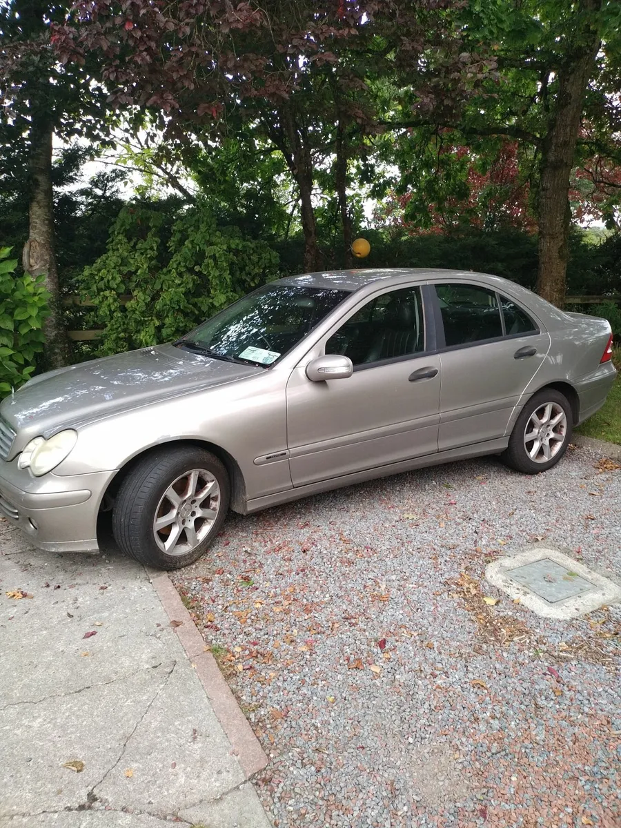 Mercedes-Benz C-Class 2006 - Image 2