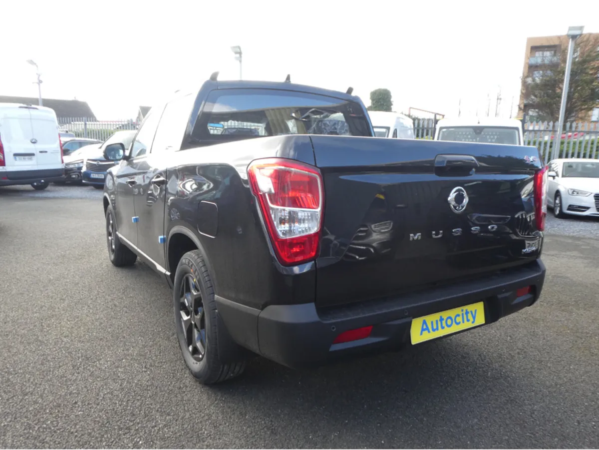 KGM Musso 2.2 PICK UP 5 SEATER COMMERCIAL 4x4 - Image 4