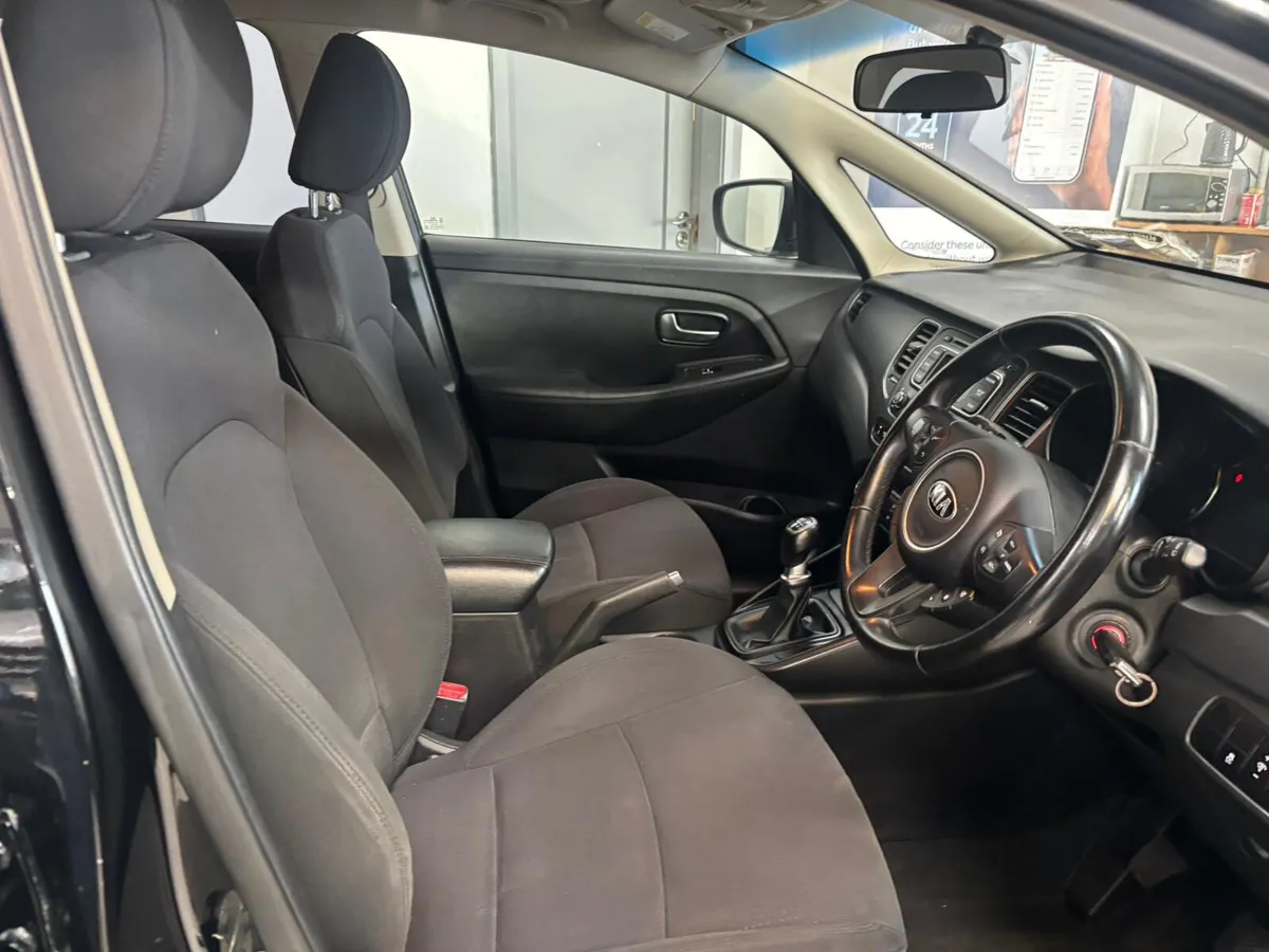 Kia Carens 2013. 1.7 TX  7 SEATER - Image 4