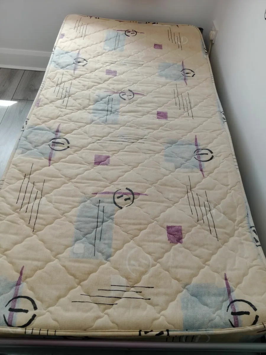 Single bed and mattress - Image 1