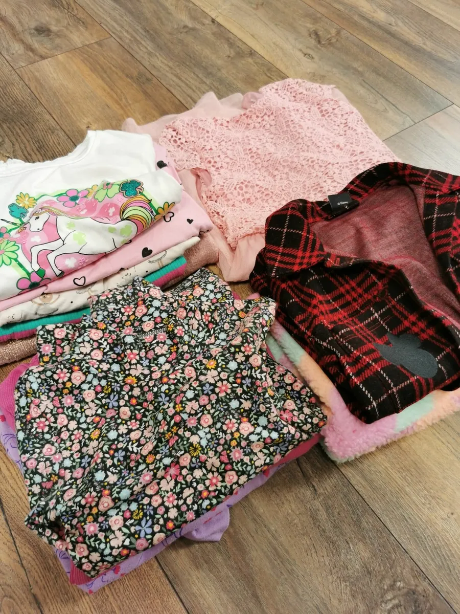 Girl's clothes - Image 1