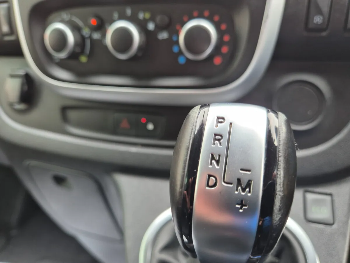 Renault Trafic Lwb Sport Automatic - Image 4