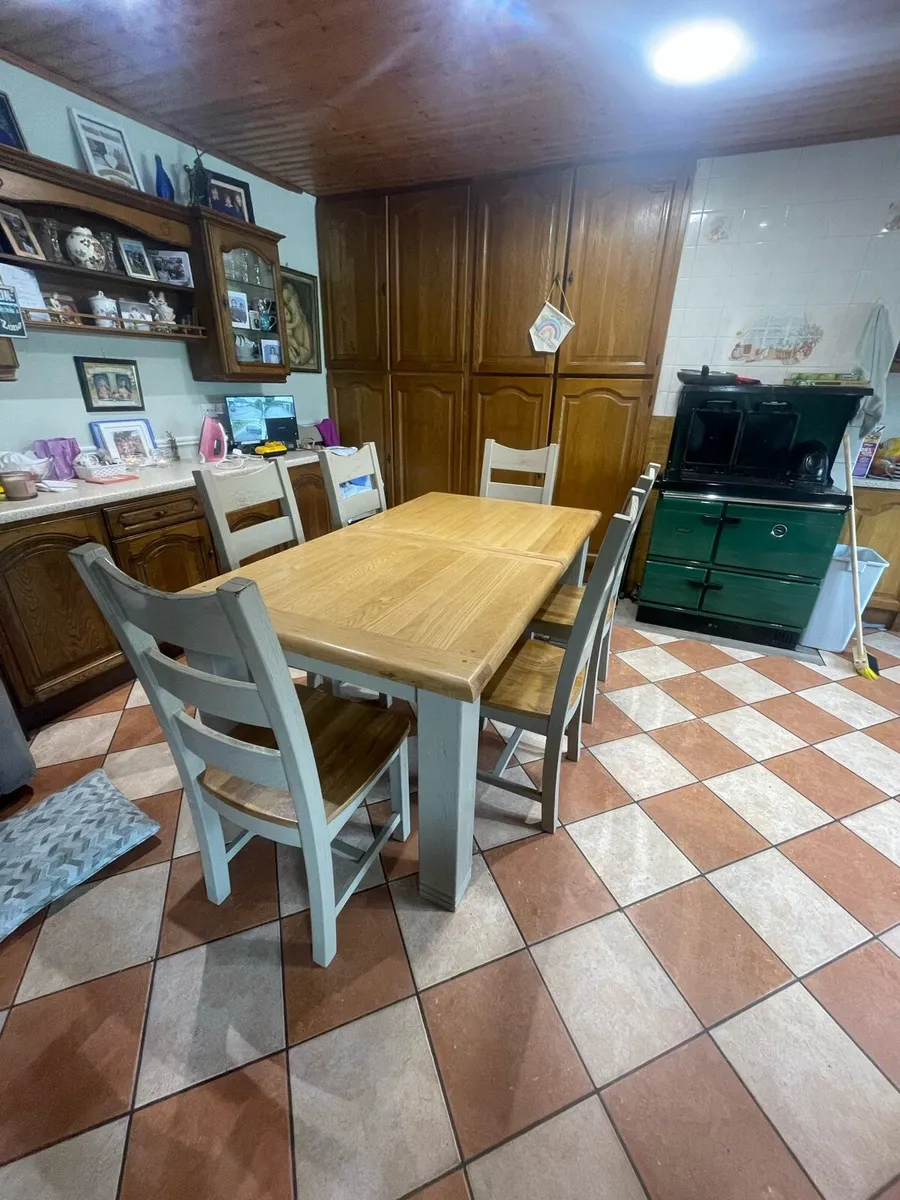 oak table and chairs - Image 1