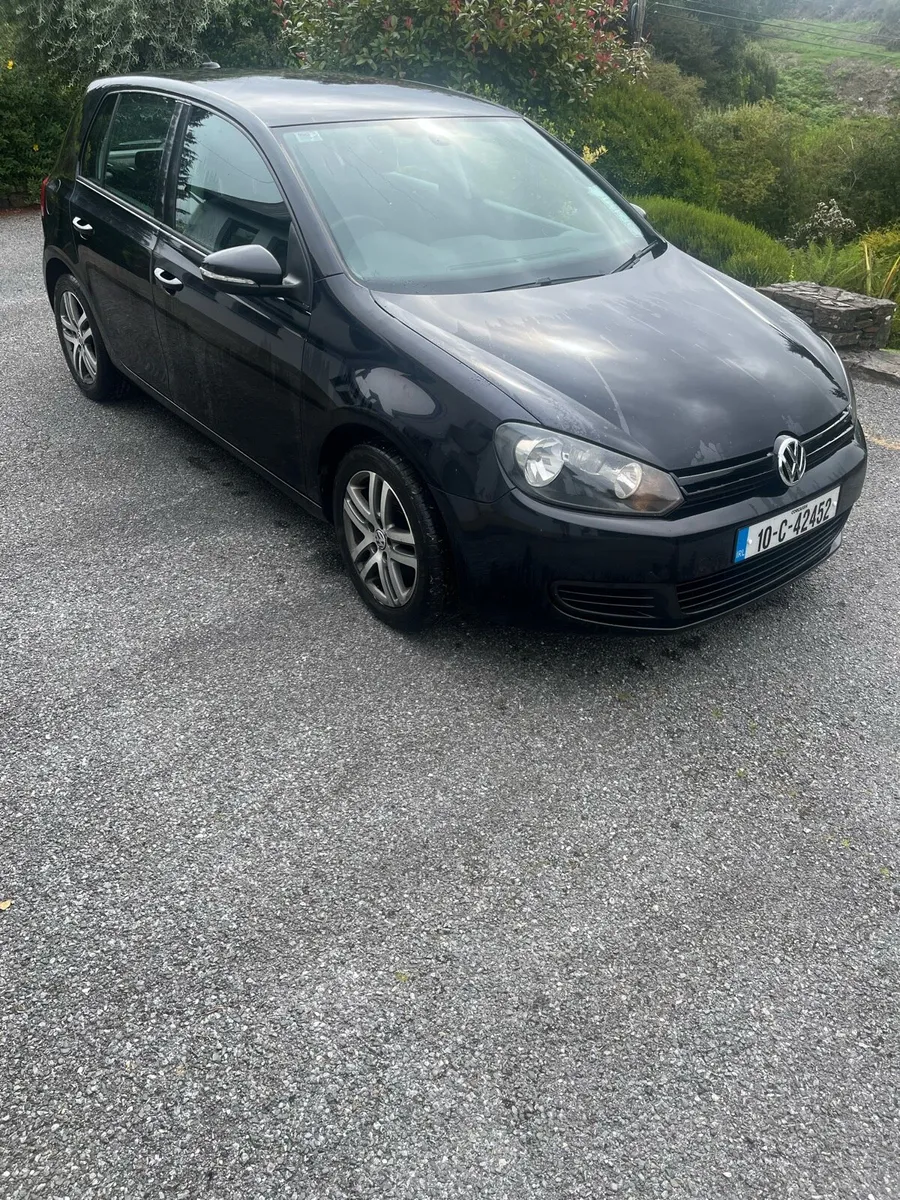 2010 Volkswagen Golf - Image 1