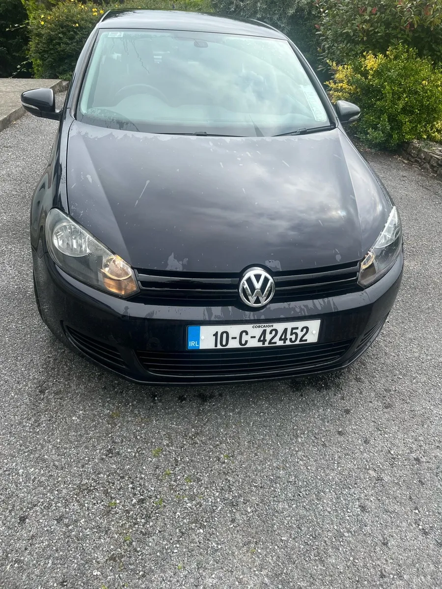 2010 Volkswagen Golf - Image 2