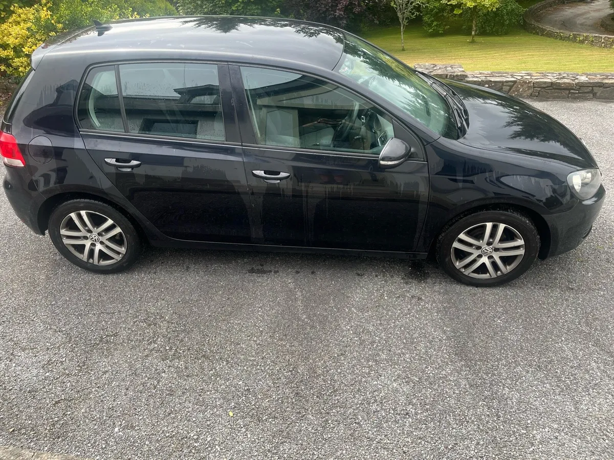 2010 Volkswagen Golf - Image 3