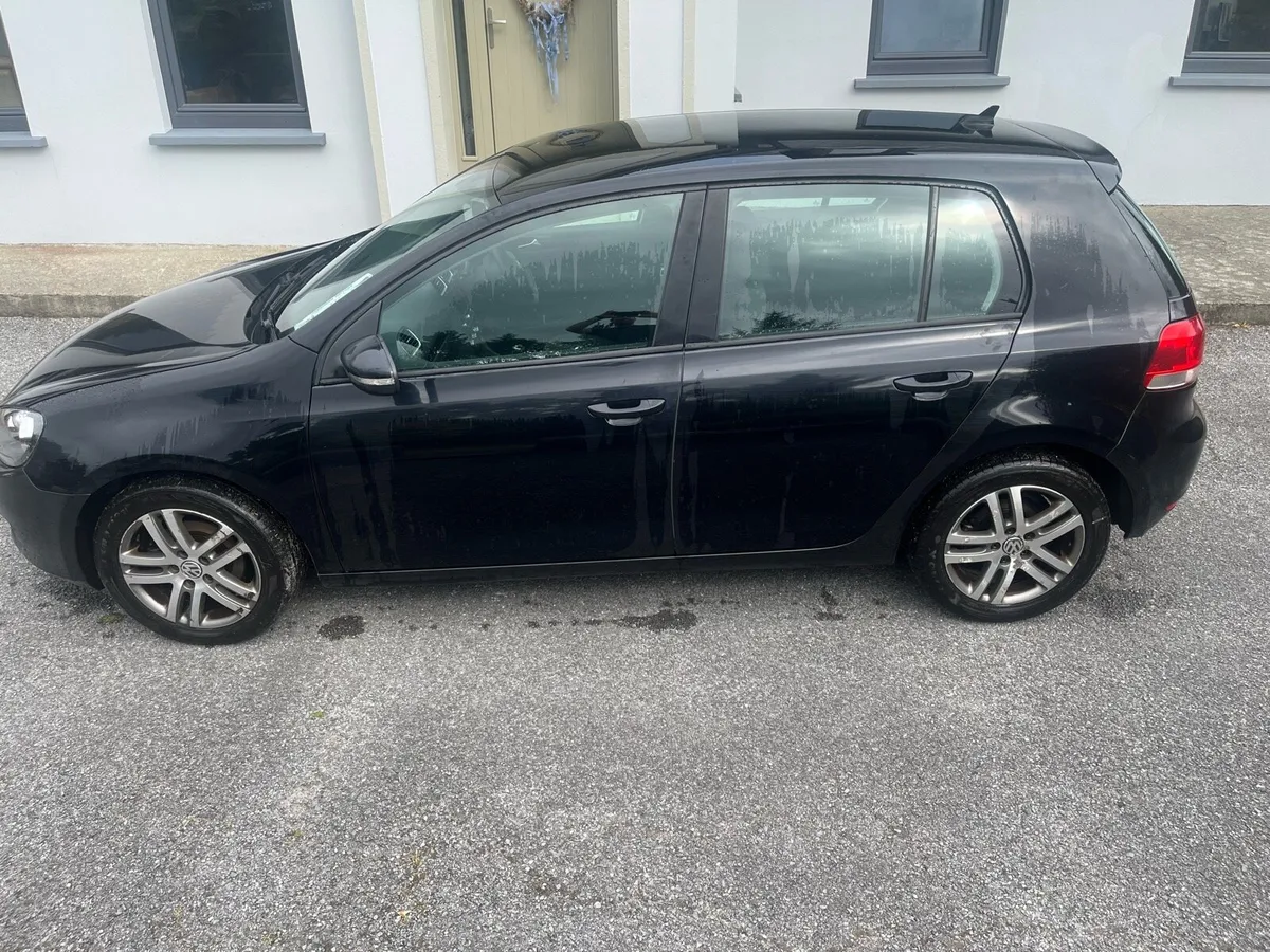 2010 Volkswagen Golf - Image 4