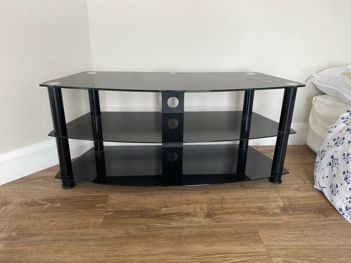 TV stand - Image 1