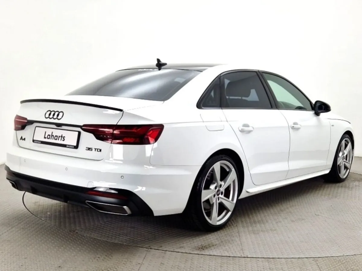 Audi A4 30 TDI 136HP S-line Black Pack - Image 4