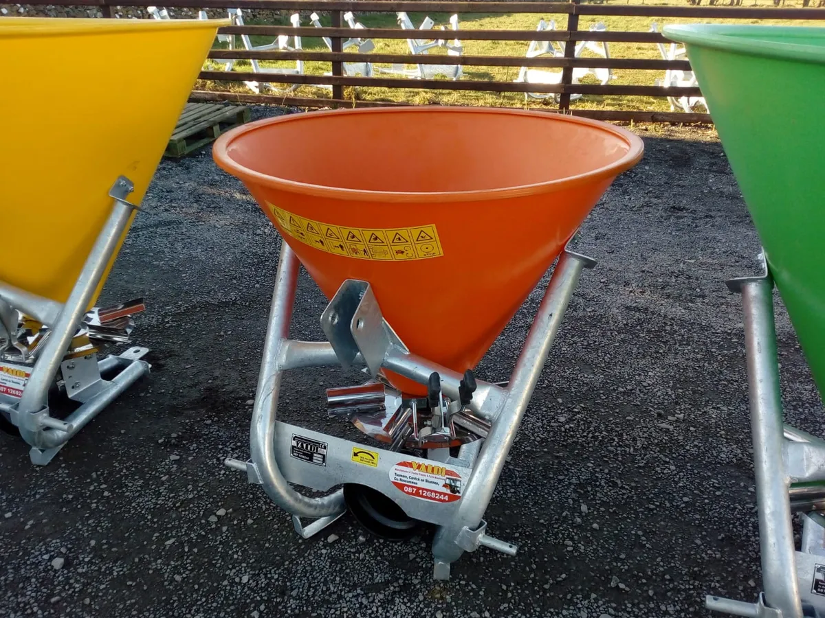 FERTILISER  SPREADER - Image 1