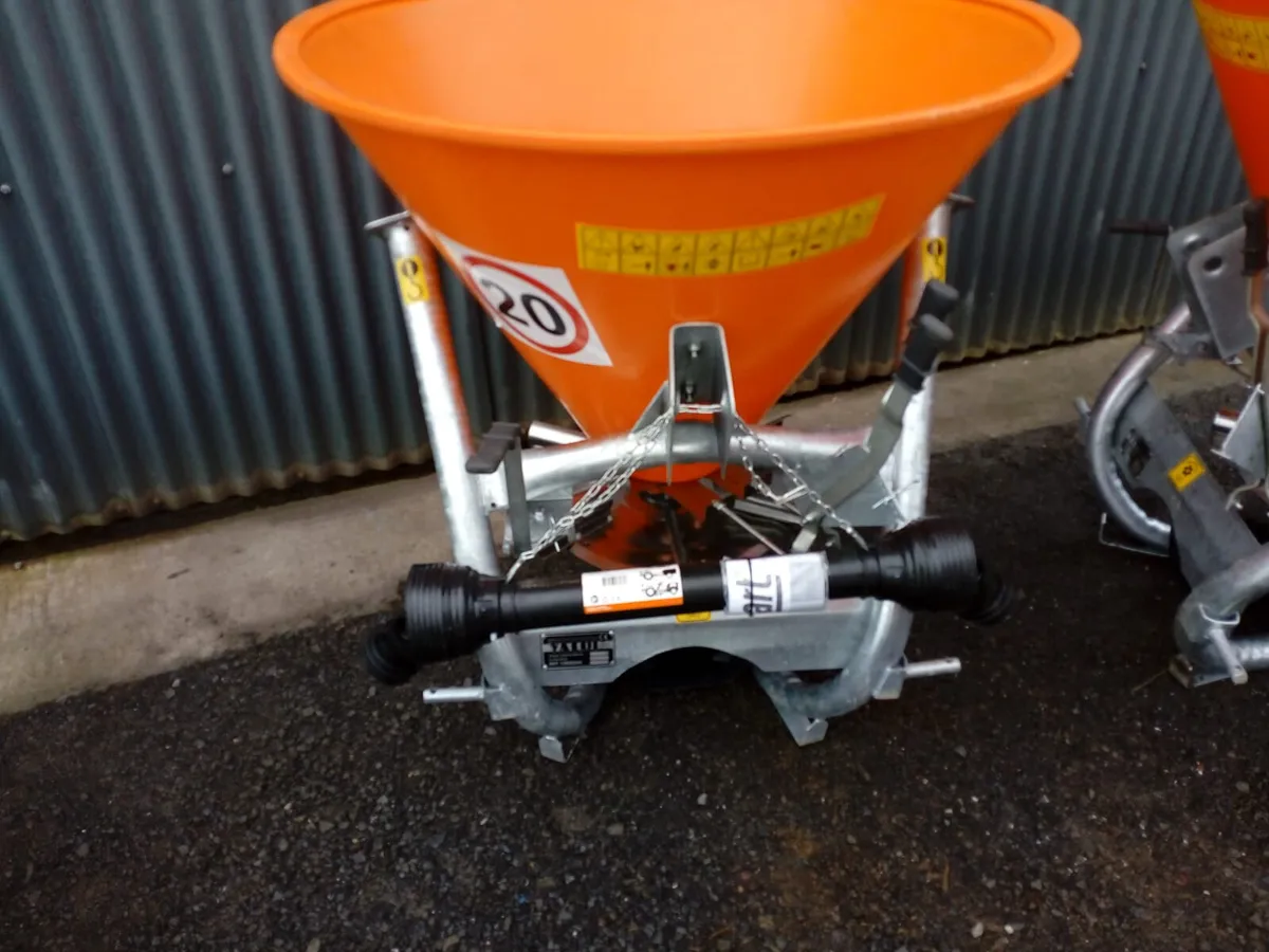 FERTILISER  SPREADER - Image 3