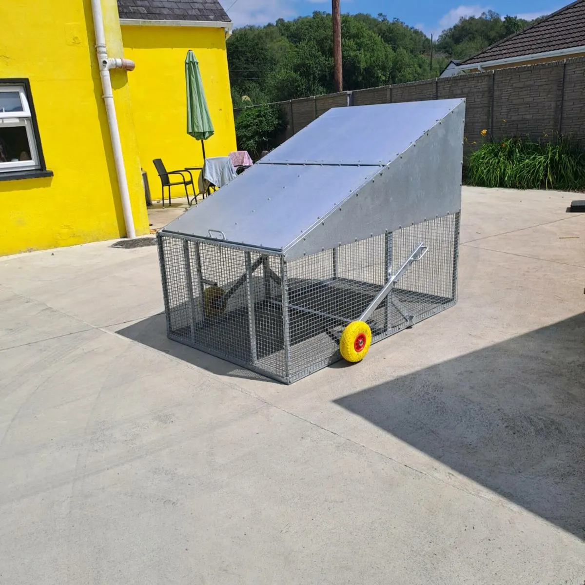 Mobile chicken coop - Image 1