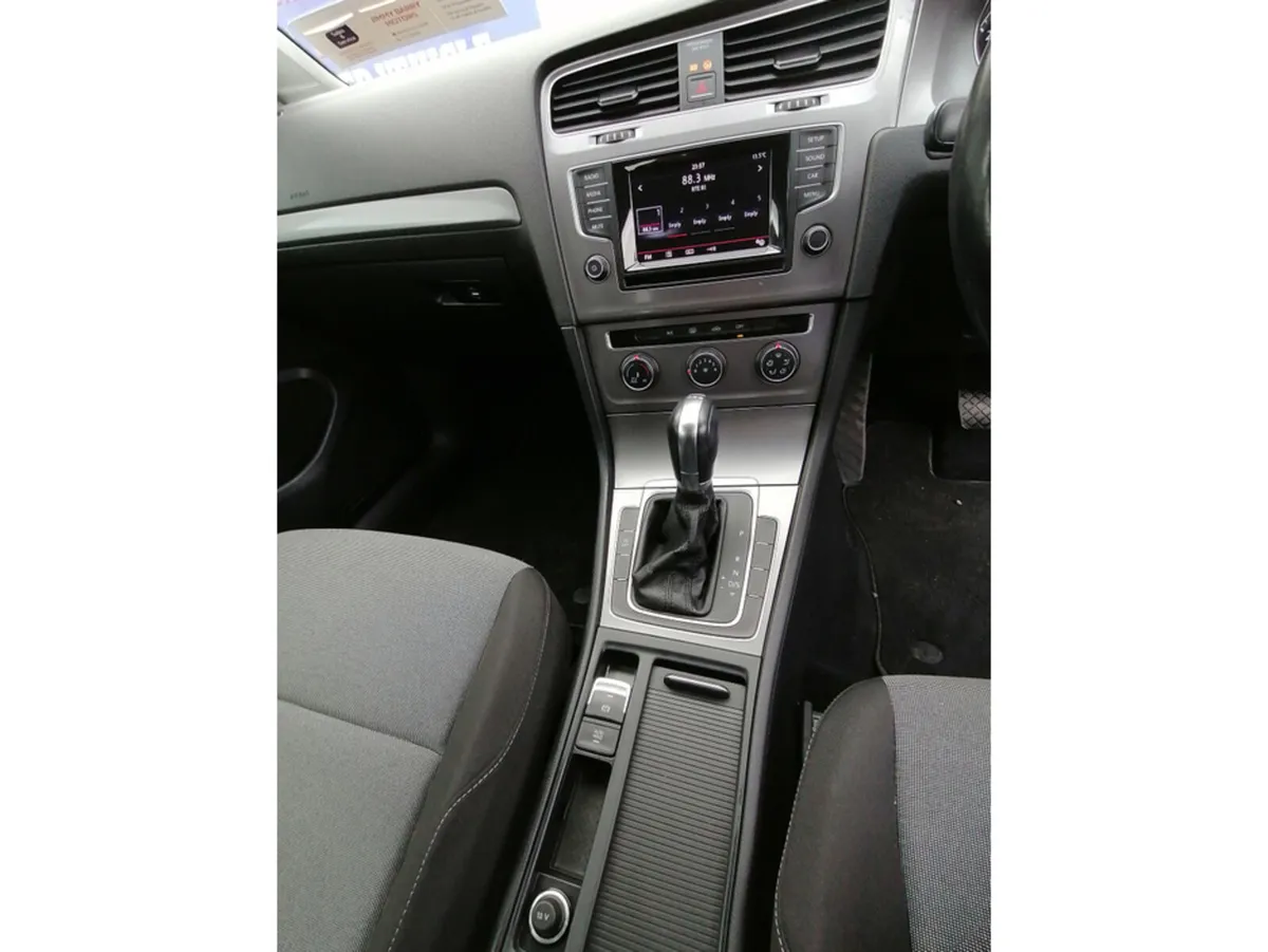 Volkswagen Golf AUTO - Image 4