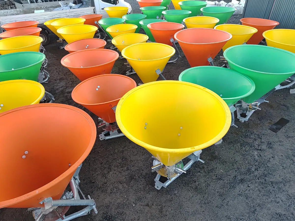 FERTILISER  SPREADER - Image 4