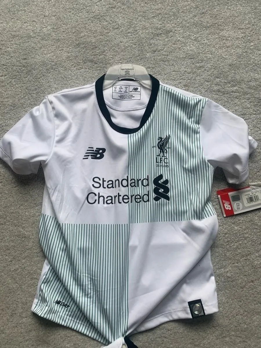 Liverpool Away kit 2017/18 - Age 4/5 yrs - Image 2