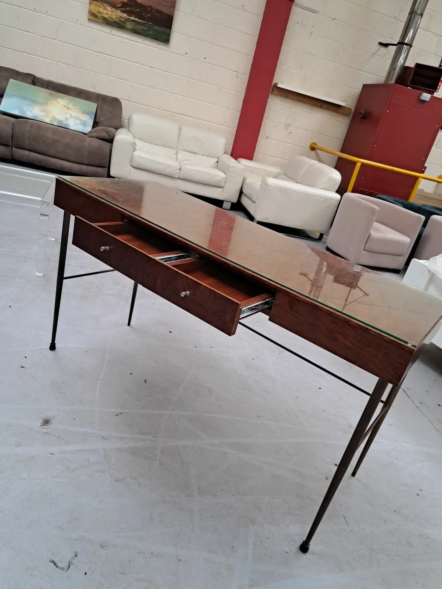 Vanity table - Image 1