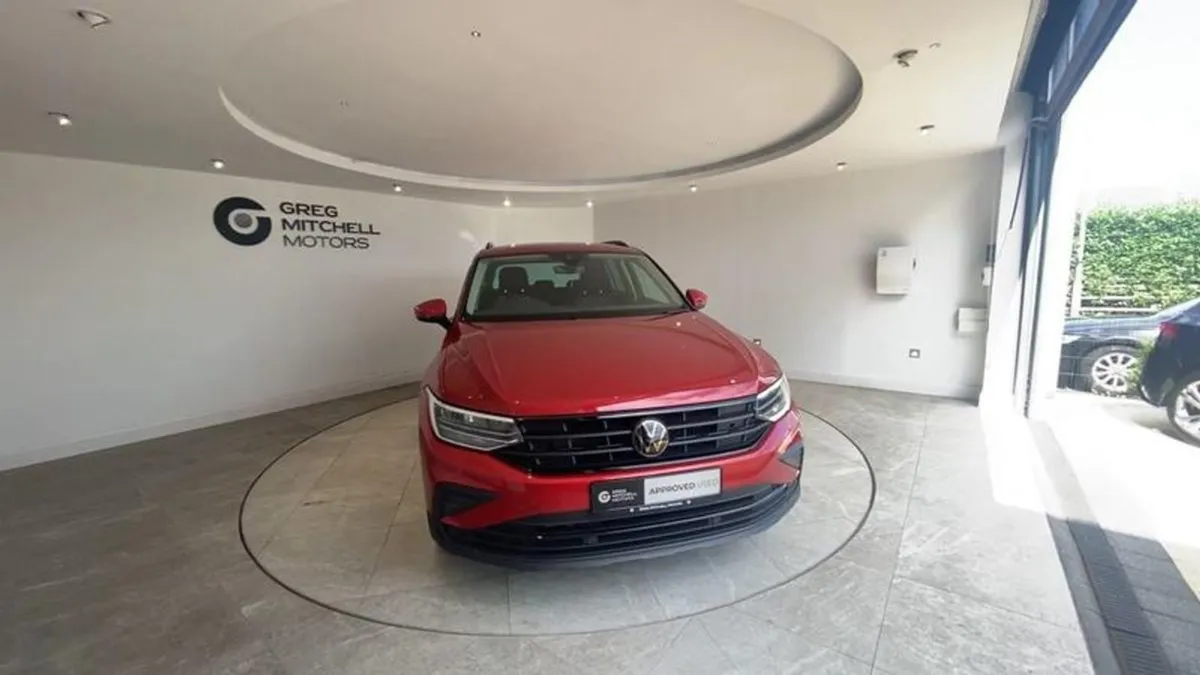 Volkswagen Tiguan 2.0 TDI Life 5dr - Image 2