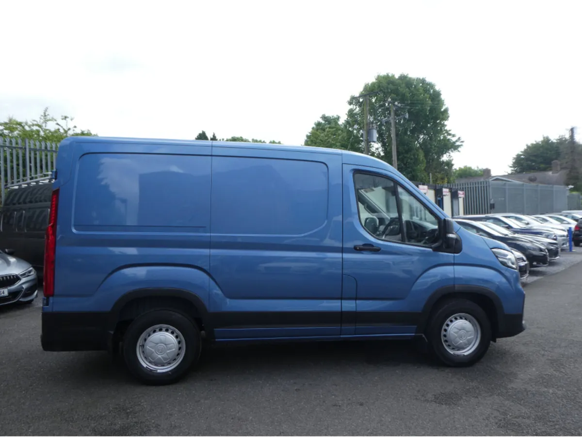 Maxus DELIVER 9 DOE 2/26 IMMACULATE, Price plus va - Image 4