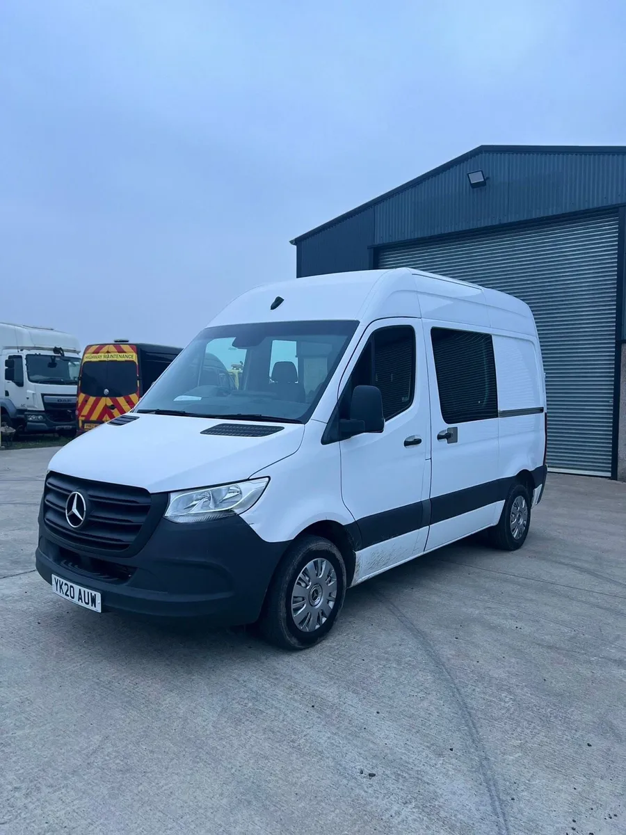 Mercedes sprinter crew van - Image 2