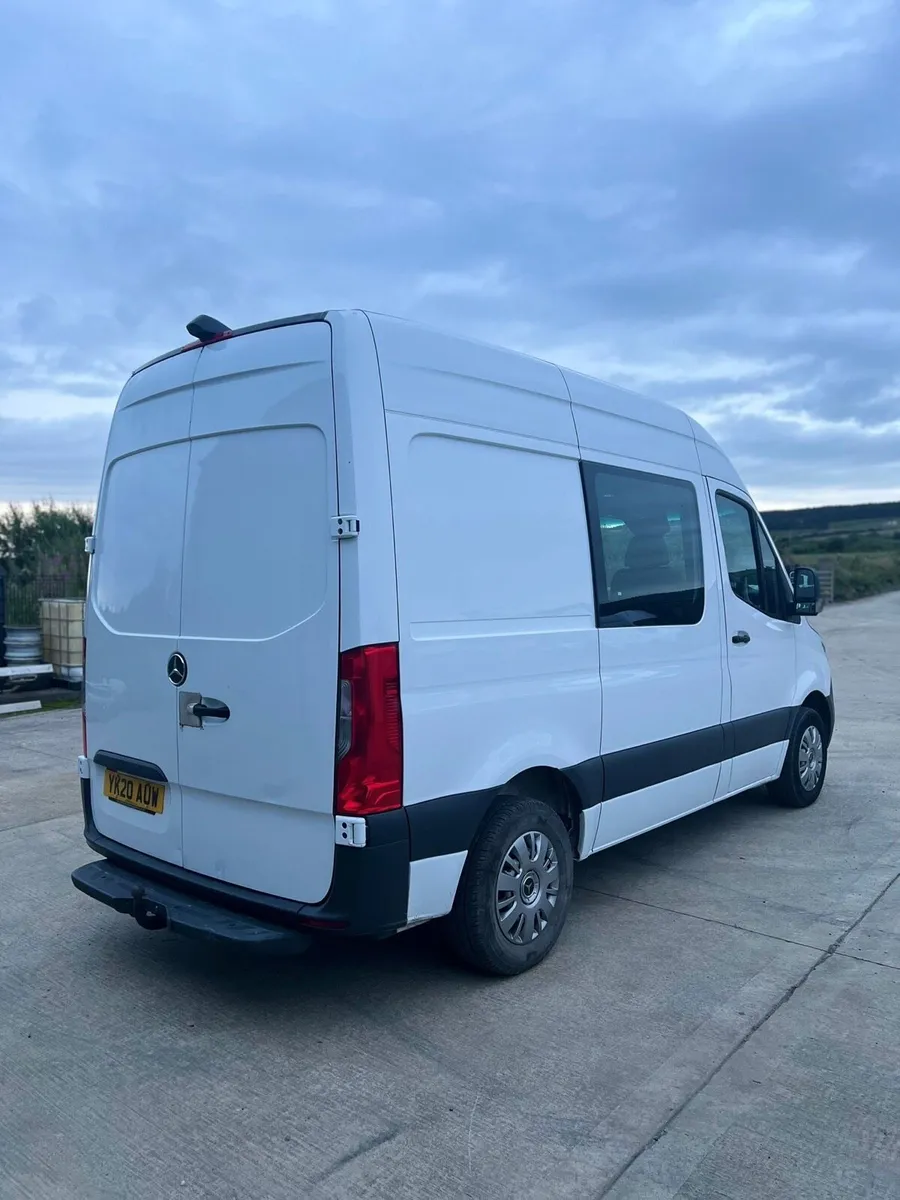Mercedes sprinter crew van - Image 3