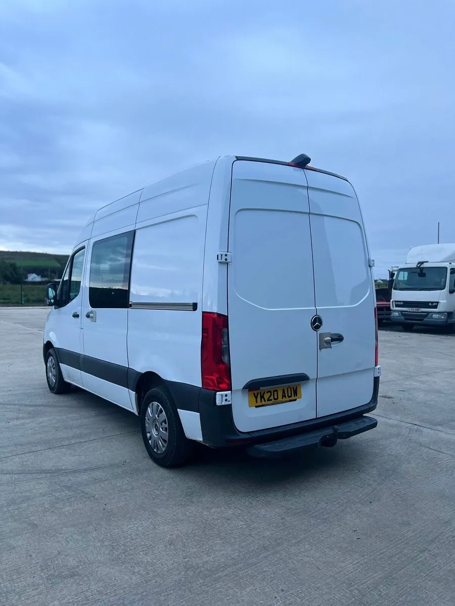Mercedes sprinter crew van - Image 4