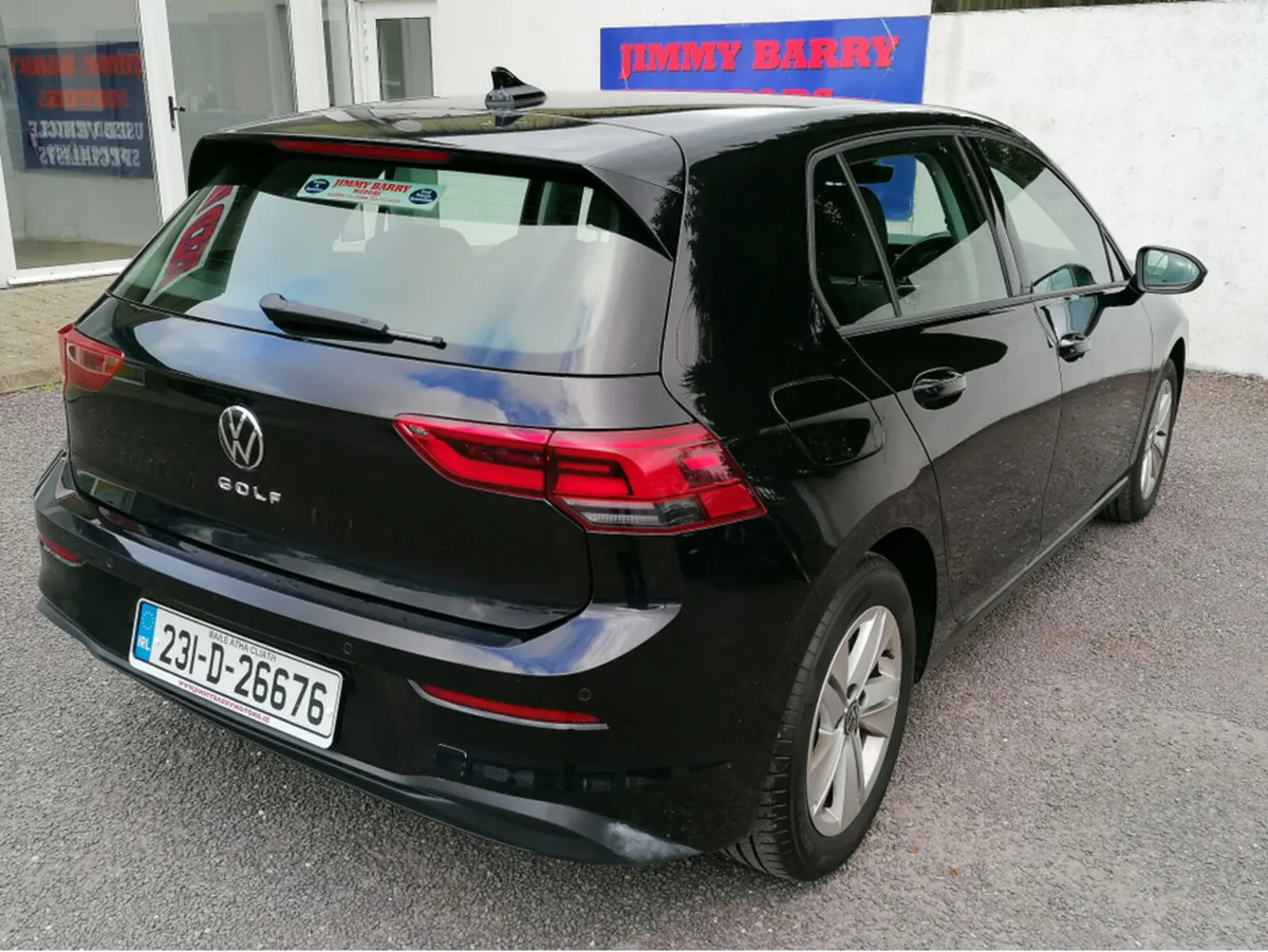 Volkswagen Golf LIFE 2.0 TDI 115HP 5DR - Image 2