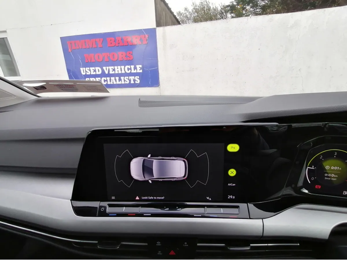 Volkswagen Golf LIFE 2.0 TDI 115HP 5DR - Image 3