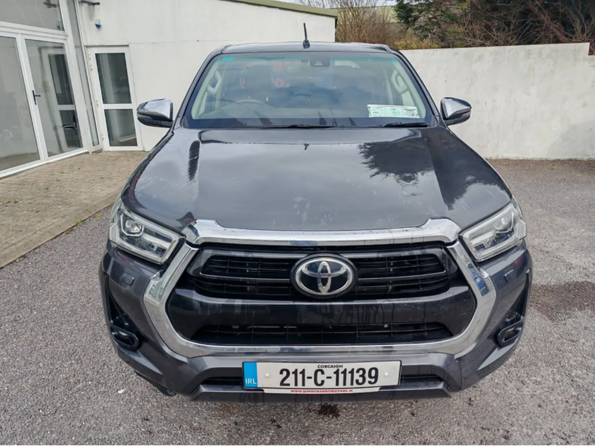 Toyota Hilux 2.8D4D INVITE X 201BHP D/C - Image 4