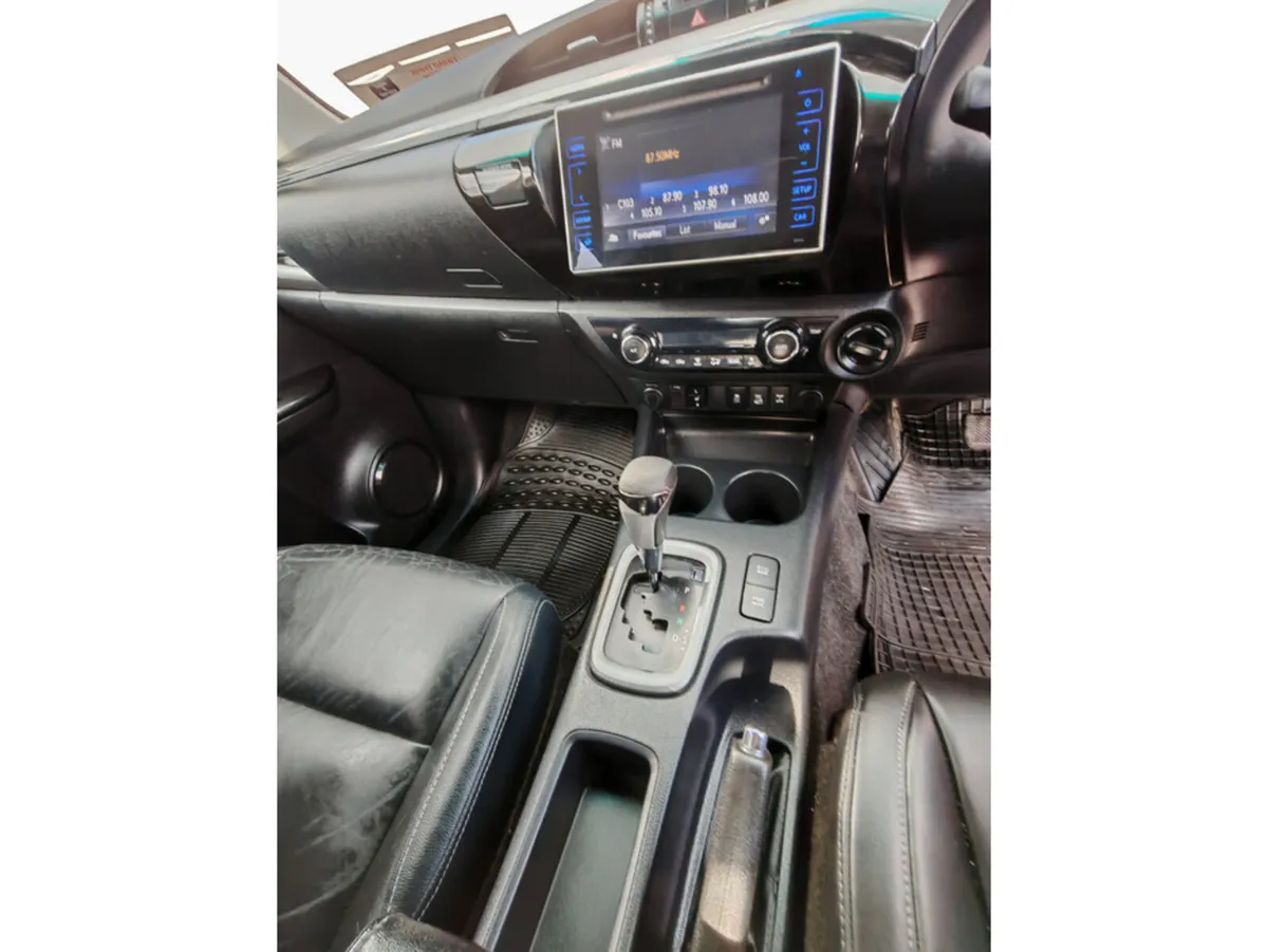 Toyota Hilux DC INVINCIBLE 4DR AUTO - Image 3