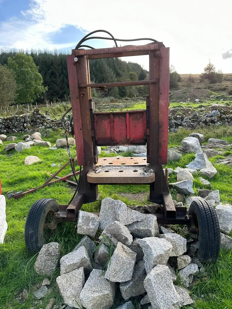 Rock Guillotine - Image 1