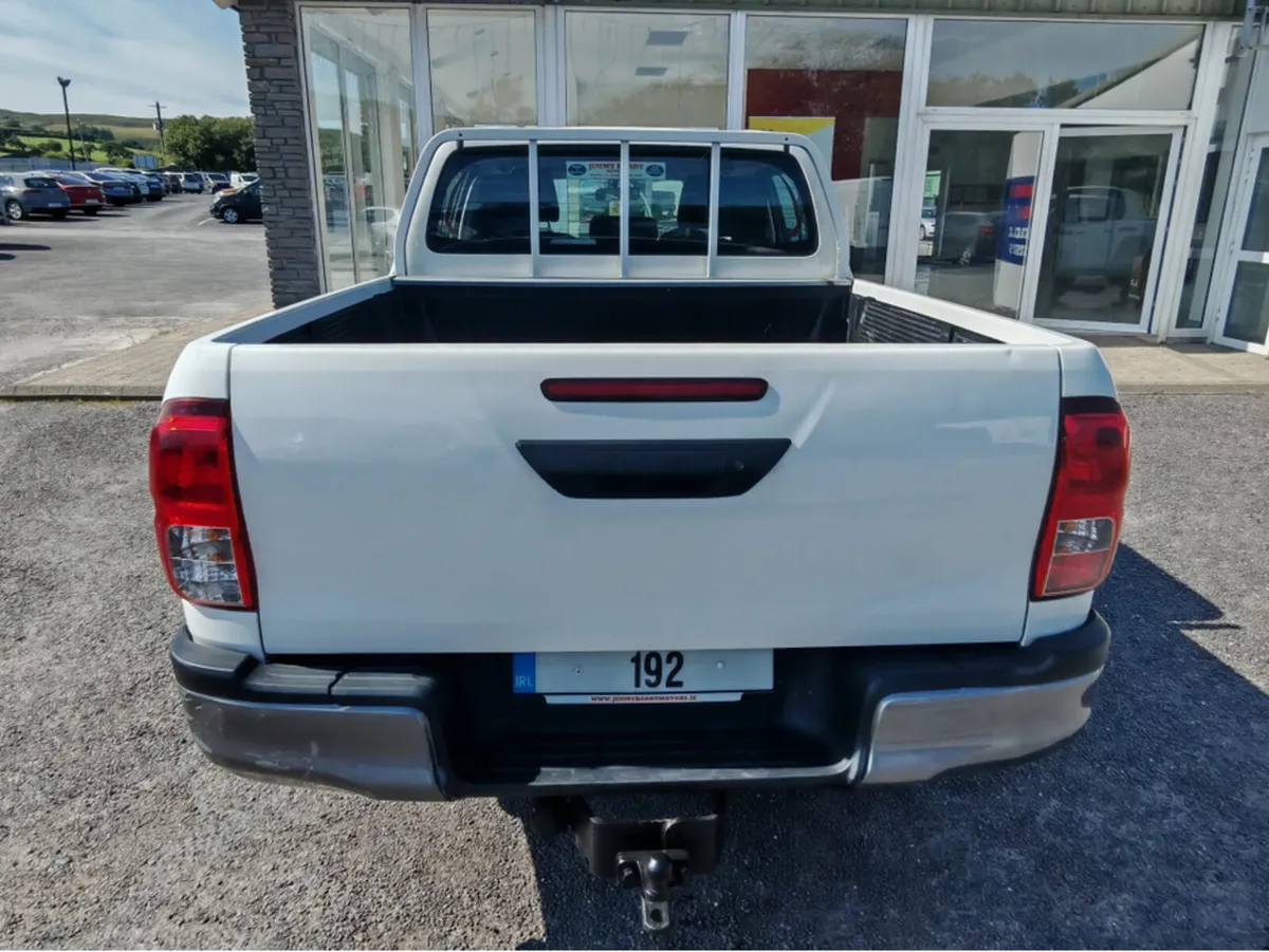 Toyota Hilux ACTIVE D-4D 4WD DCB - Image 4