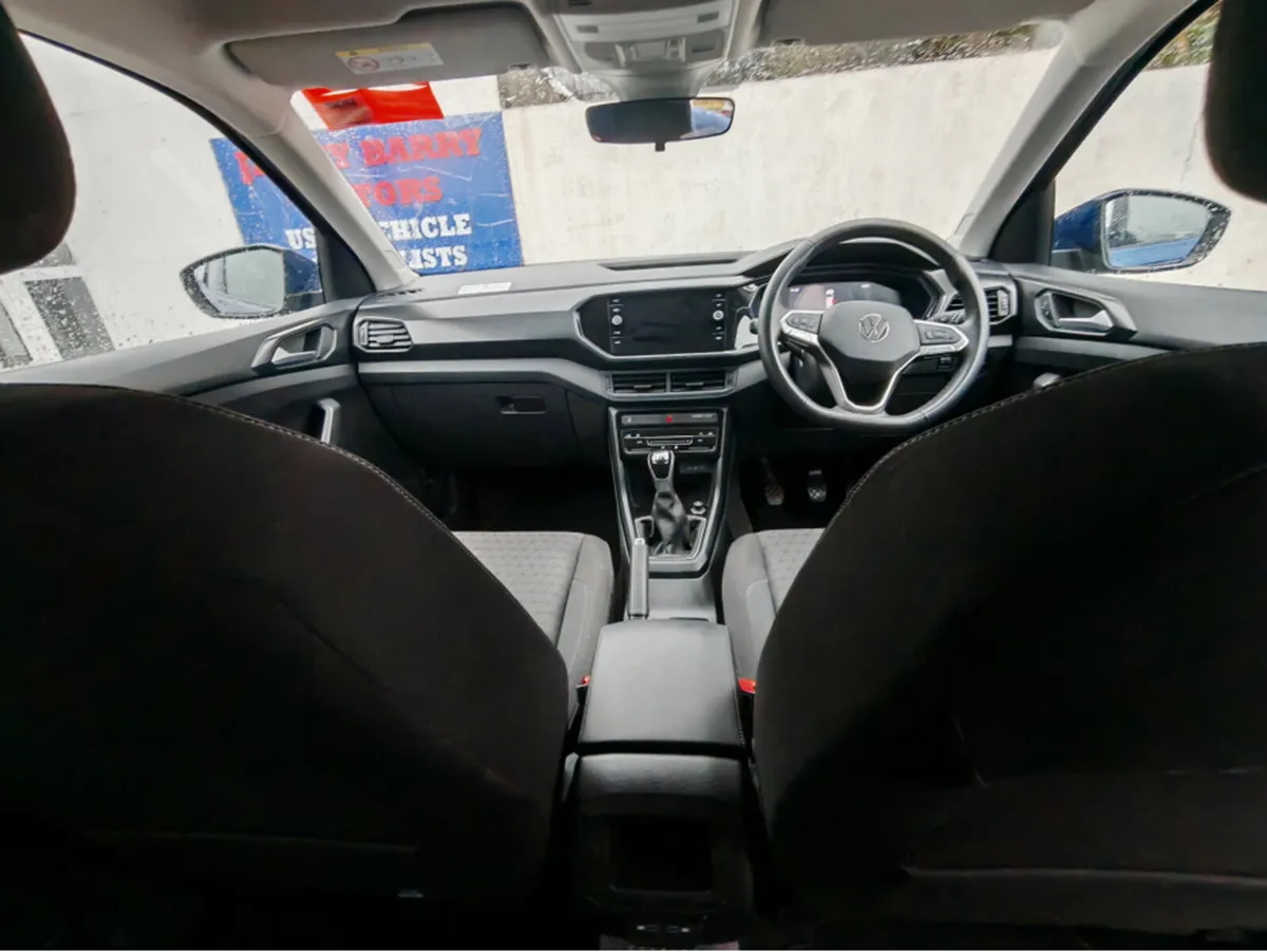 Volkswagen T-Cross LIFE 1.0 TSI MANUAL 5SPEED 95BH - Image 2