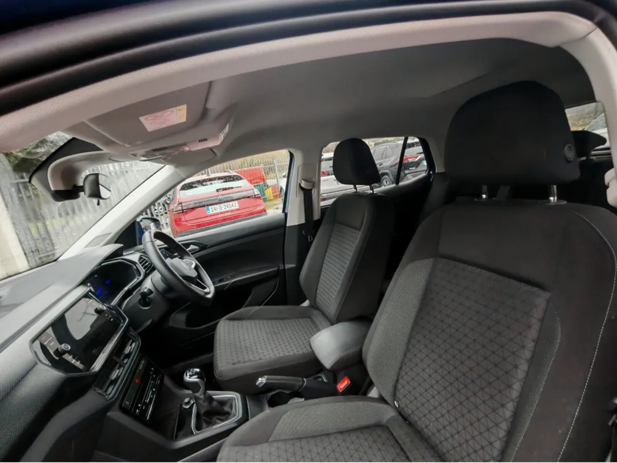 Volkswagen T-Cross LIFE 1.0 TSI MANUAL 5SPEED 95BH - Image 3