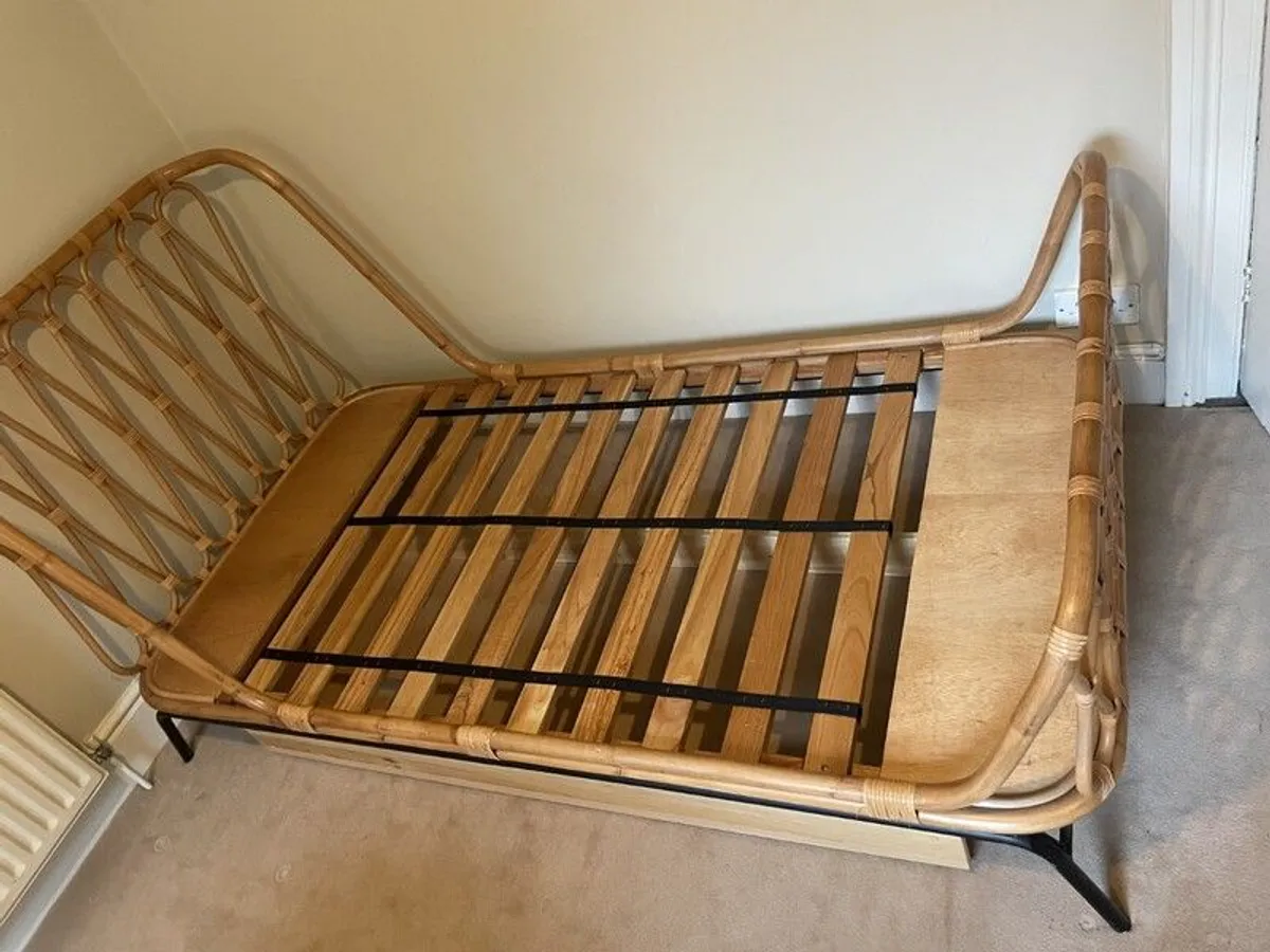 Bedroom set (single) - Image 1