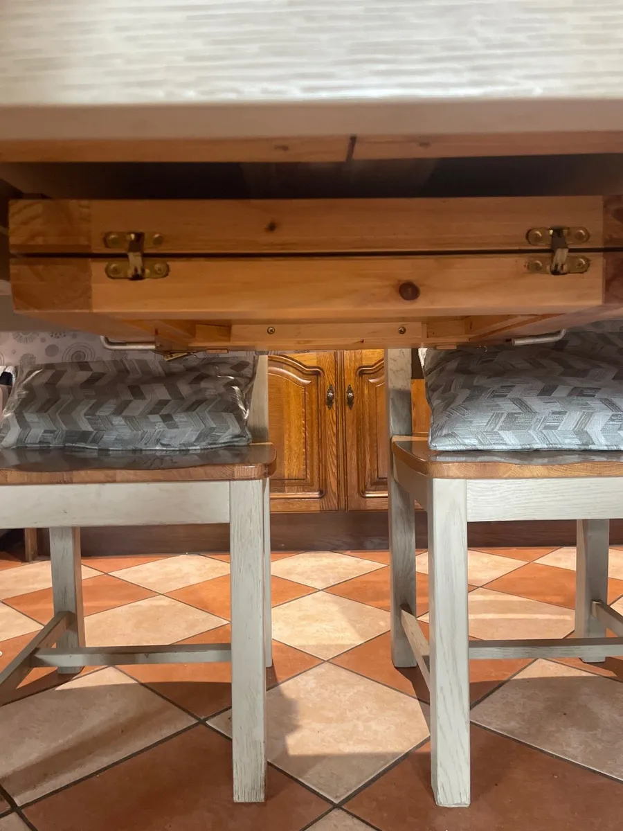 oak table and chairs - Image 3