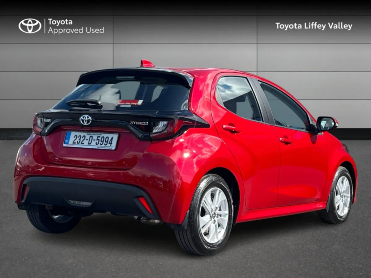 Toyota Yaris YARIS 1.5 HYBRID LUNA - Image 2