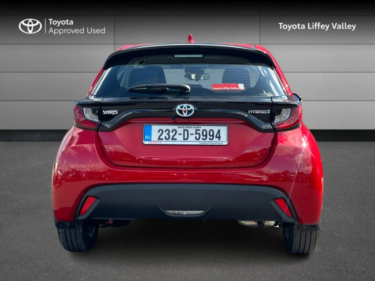 Toyota Yaris YARIS 1.5 HYBRID LUNA - Image 4