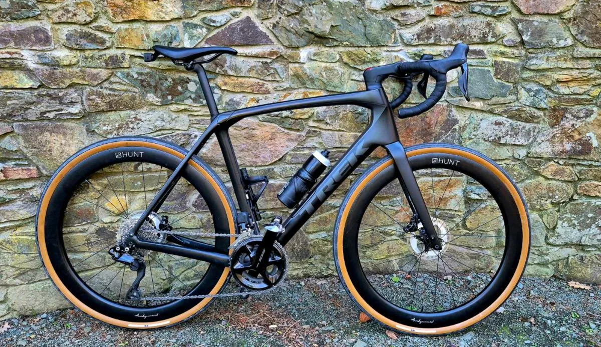 Trek Domane Gen4 SL6 Di2 with Hunt Carbon wheels - Image 1