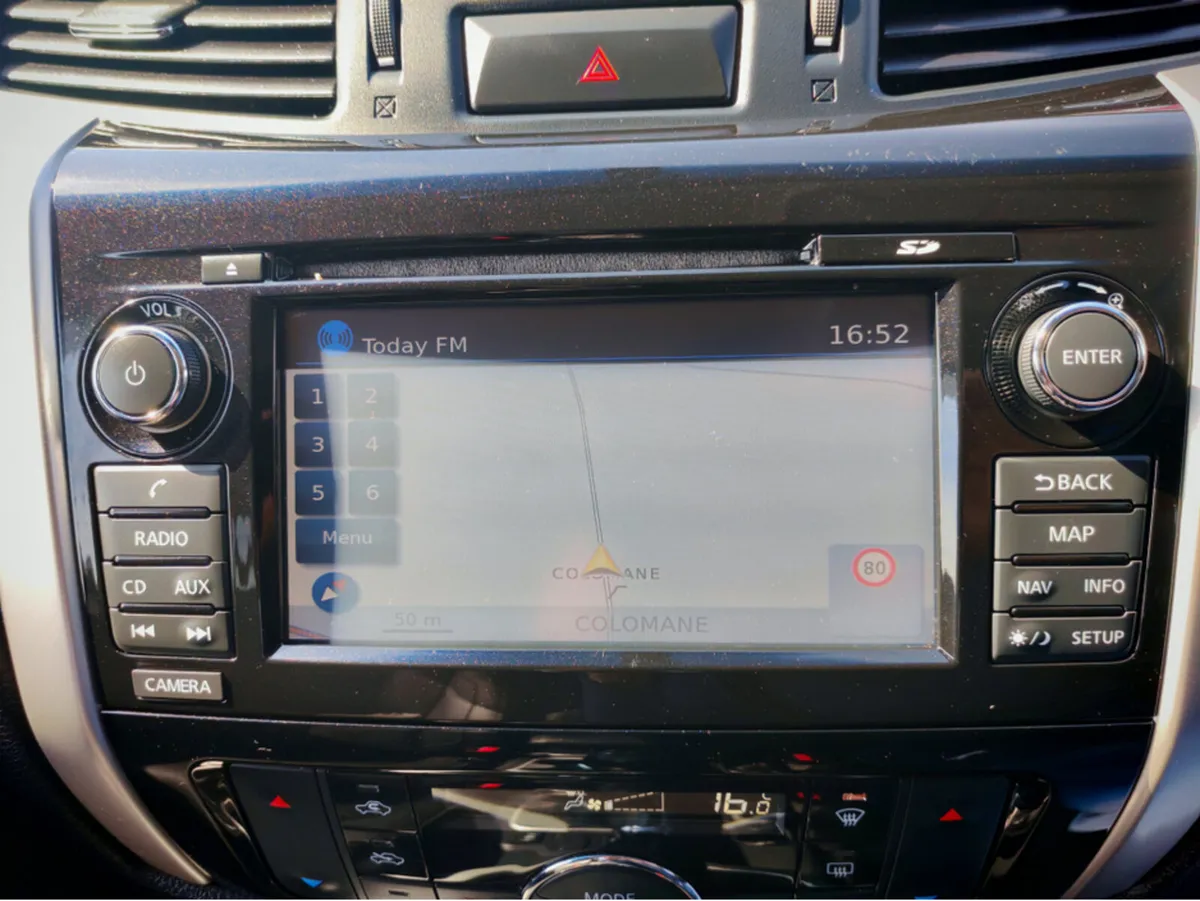 Nissan Navara 2.3 LE LEATHER D/CAB 190 CR CREW CAB - Image 3