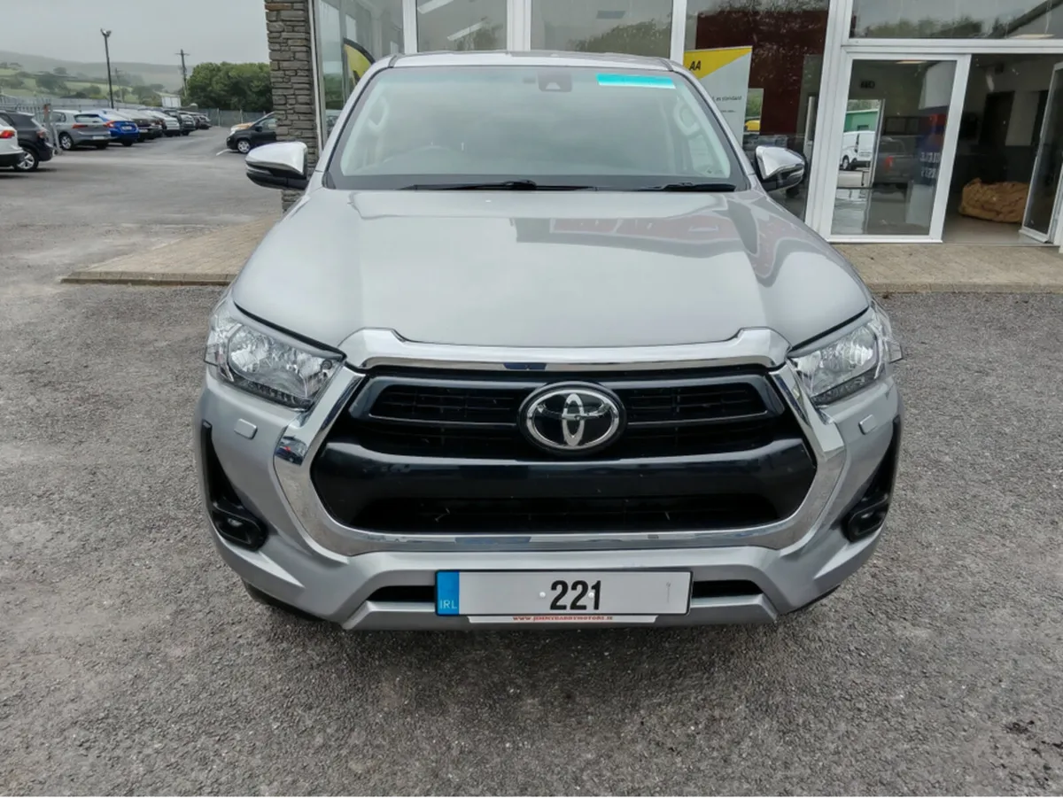 Toyota Hilux ICON D-4D 4WD DCB - Image 3