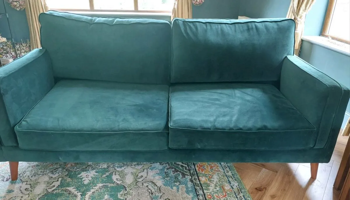 3 seater green velvet sofa - Image 1