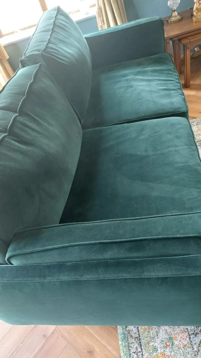 3 seater green velvet sofa - Image 2