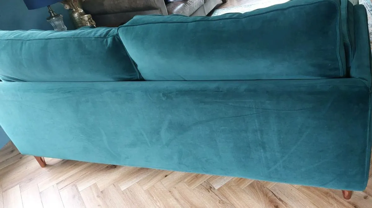 3 seater green velvet sofa - Image 3