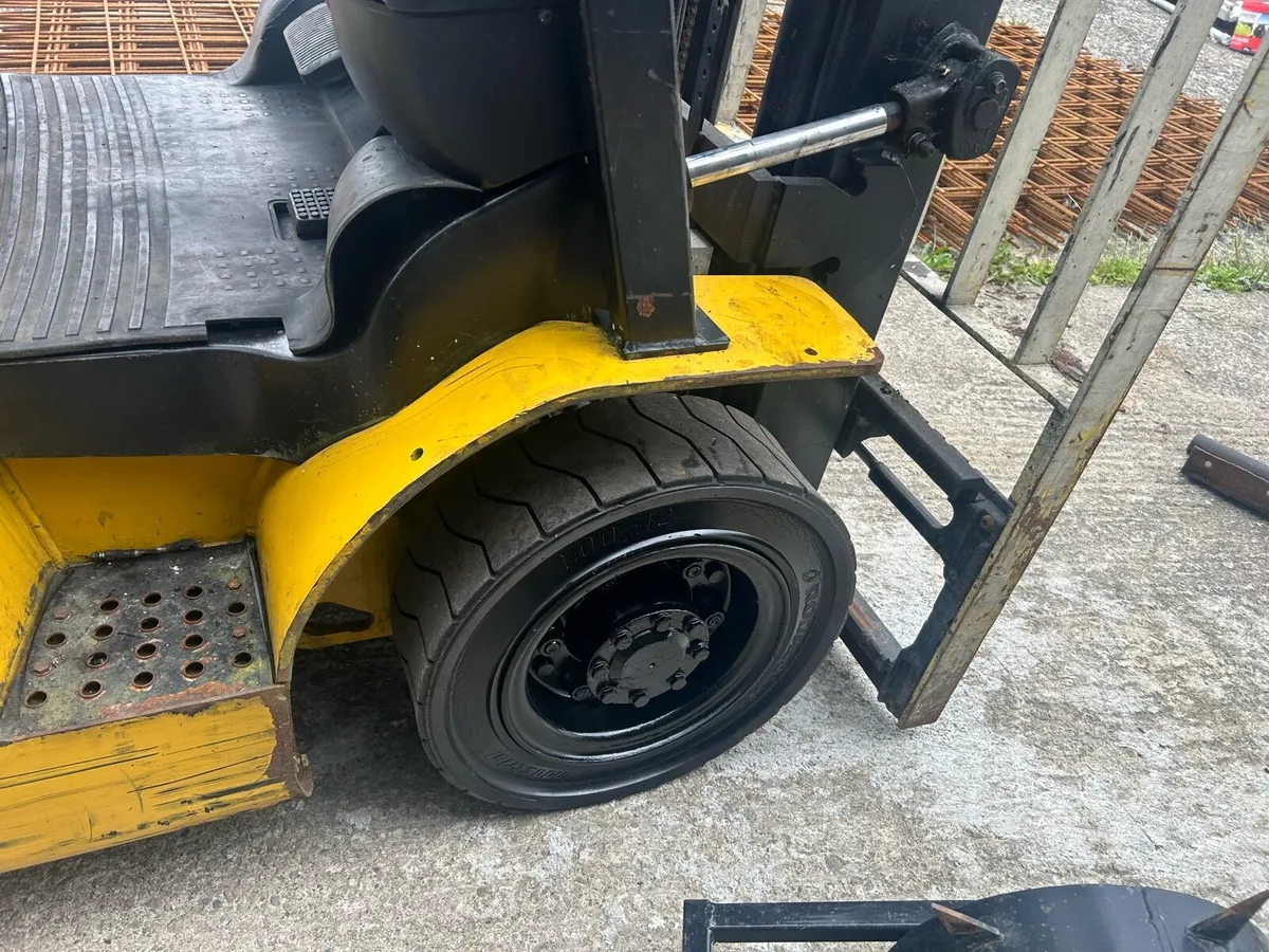 Forklift - Image 4