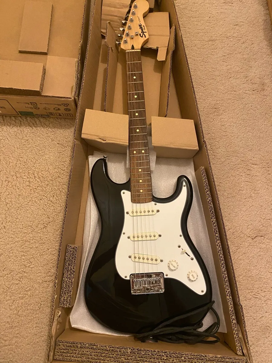 Electric guitar - Image 1