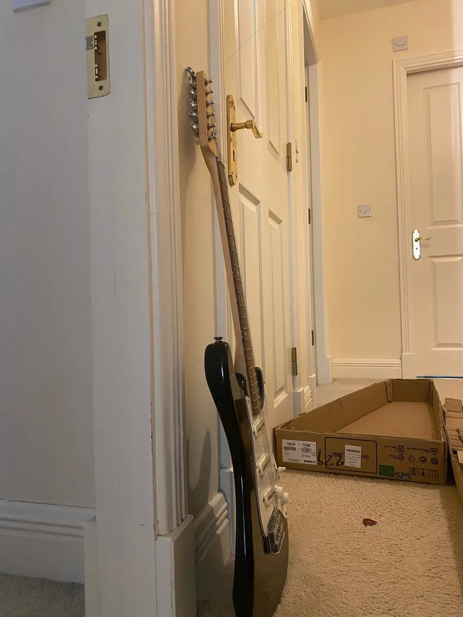 Electric guitar - Image 4