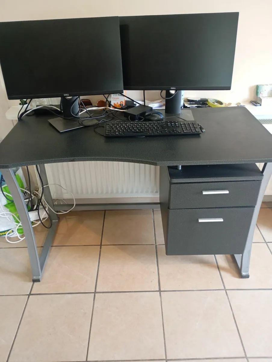 Office work table - Image 1