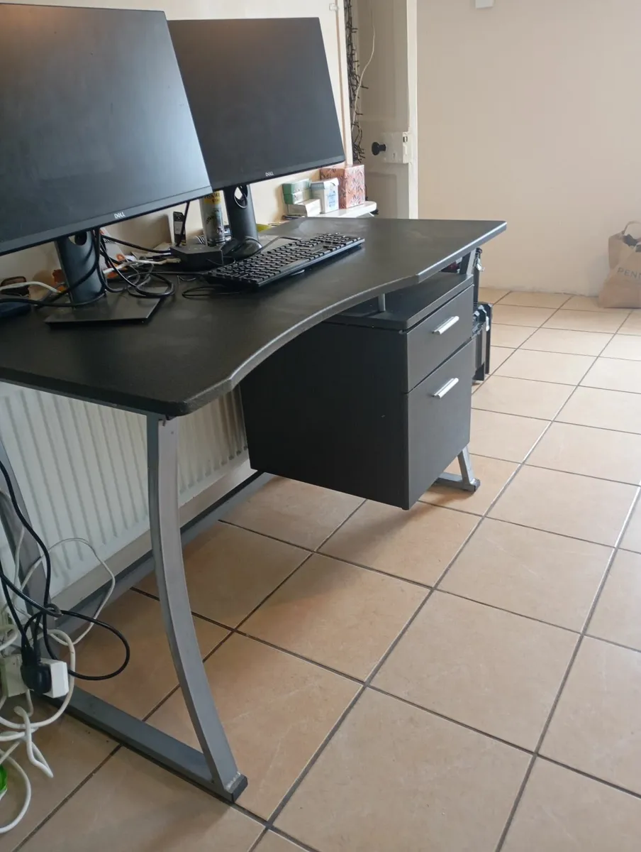 Office work table - Image 3